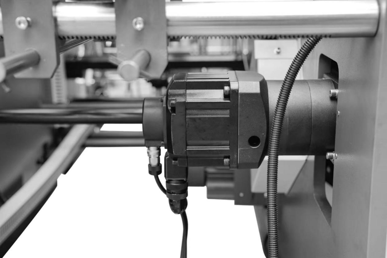 粘贴的Paper Feeder Driven by SERVO MOTOR Independently图片